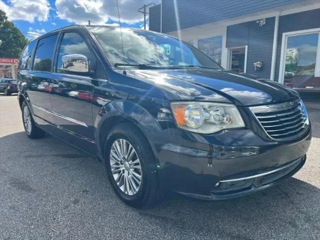 2013 Chrysler Town & Country Touring-L for sale in Akron, OH