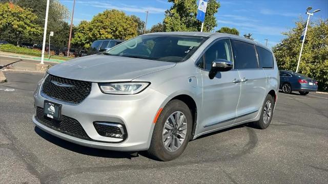 2023 Chrysler Pacifica Hybrid Limited for sale in Redding, CA
