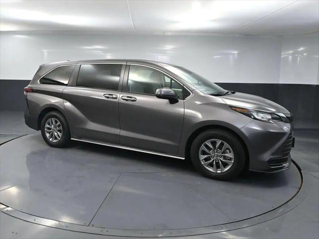 2022 Toyota Sienna LE for sale in Brainerd, MN