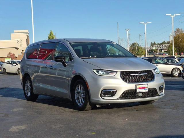 2024 Chrysler Pacifica Touring L for sale in Madison, WI