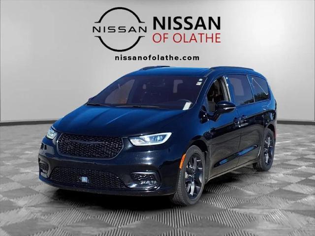2025 Chrysler Pacifica Limited for sale in Olathe, KS