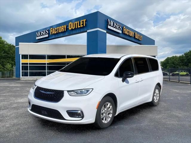 2024 Chrysler Pacifica Touring L for sale in Hurricane, WV