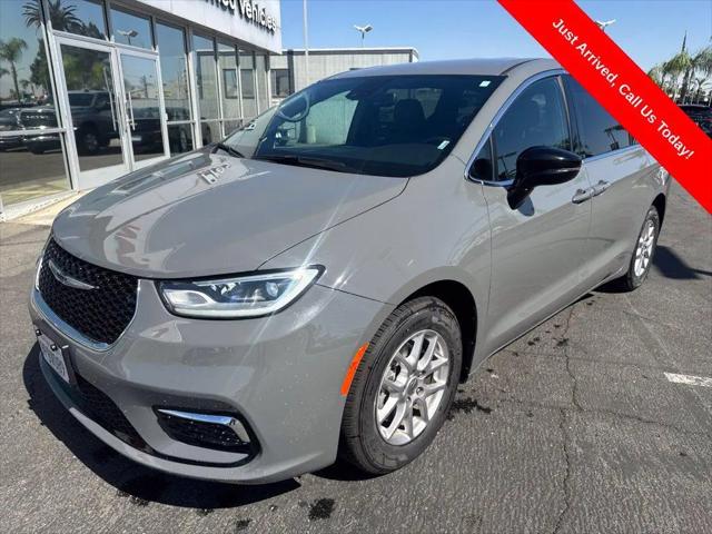2025 Chrysler Pacifica Select for sale in Bakersfield, CA