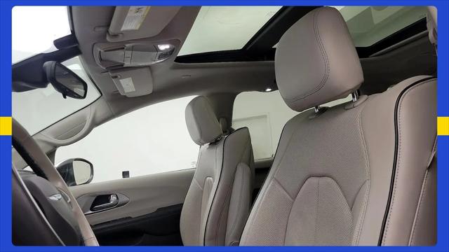 2017 Chrysler Pacifica Hybrid Platinum
