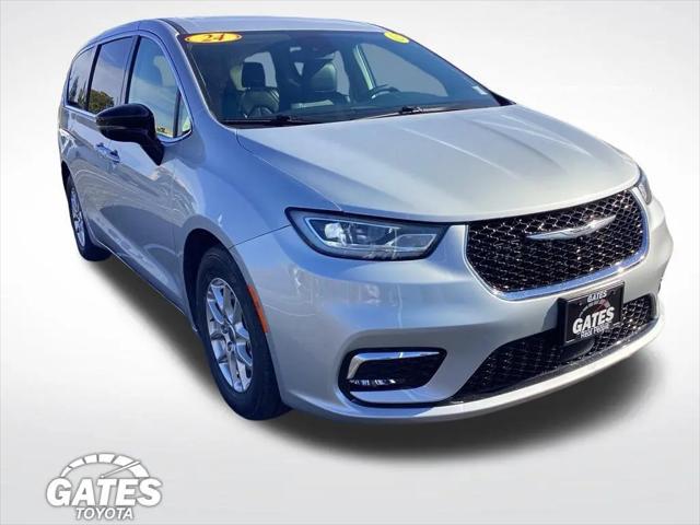 2024 Chrysler Pacifica Touring L for sale in South Bend, IN