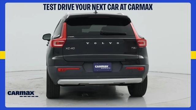 2021 Volvo XC40 T5 Momentum