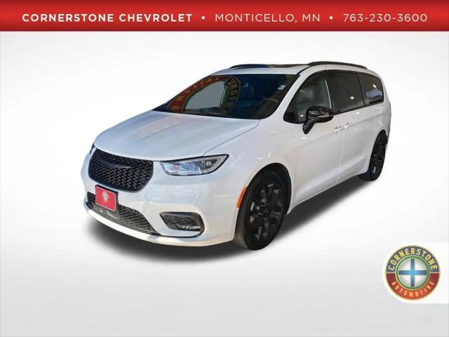 2025 Chrysler Pacifica Limited for sale in Monticello, MN