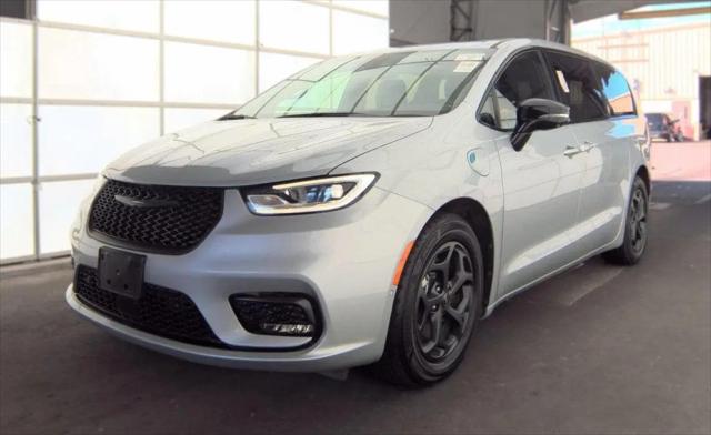 2023 Chrysler Pacifica Hybrid Limited for sale in Battle Creek, MI