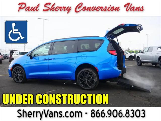 2026 Chrysler Pacifica Select for sale in Piqua, OH