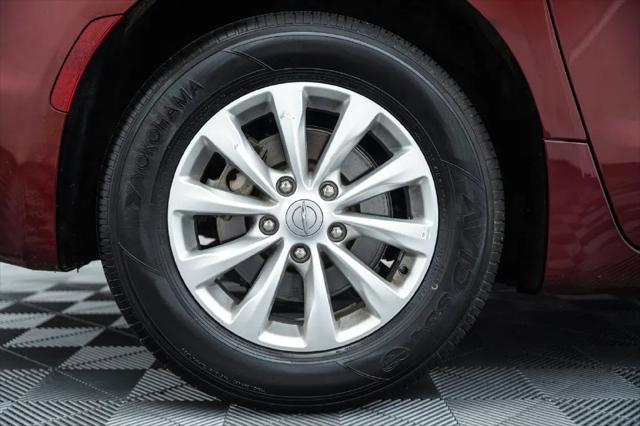 2017 Chrysler Pacifica Touring-L
