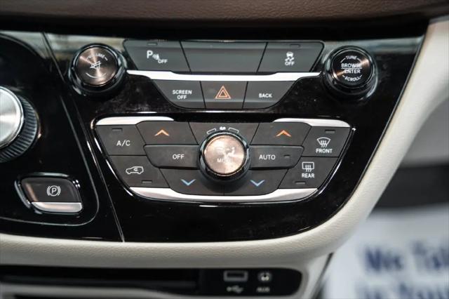 2017 Chrysler Pacifica Touring-L
