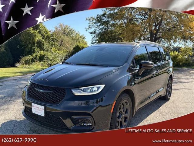 2021 Chrysler Pacifica Hybrid Limited for sale in West Bend, WI