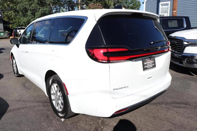 2027 Chrysler Pacifica Select
