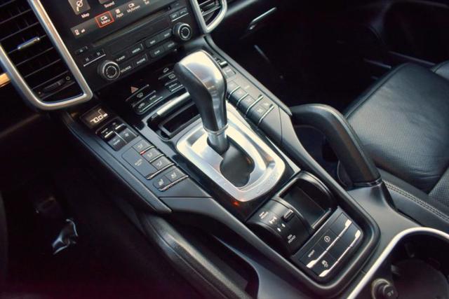 2017 Porsche Cayenne Platinum Edition