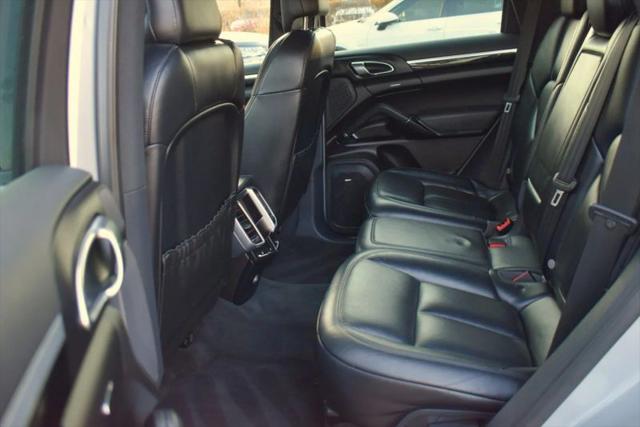 2017 Porsche Cayenne Platinum Edition