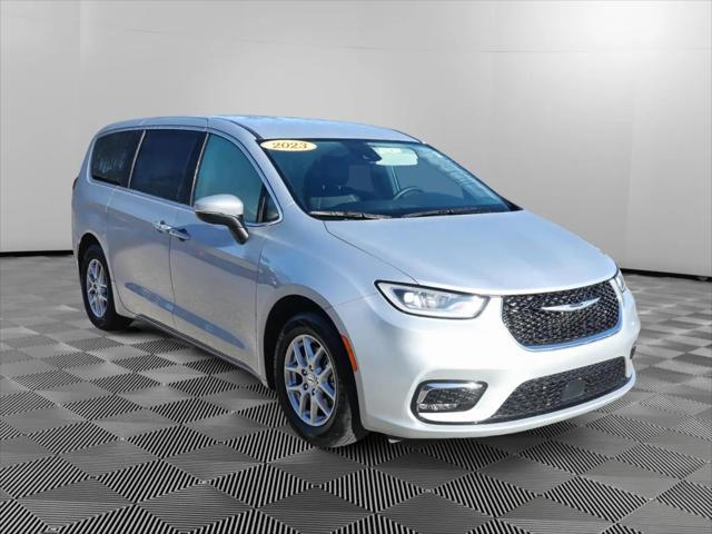 2023 Chrysler Pacifica Touring L for sale in Bloomington, IN