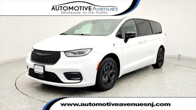 2023 Chrysler Pacifica Hybrid Touring L for sale in Washington Township, NJ