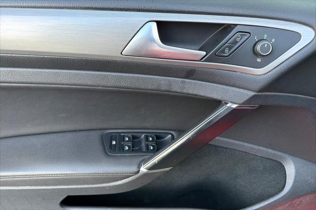 2015 Volkswagen Golf TDI S 4-Door