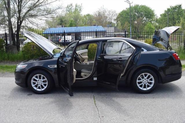 2014 Ford Taurus SE
