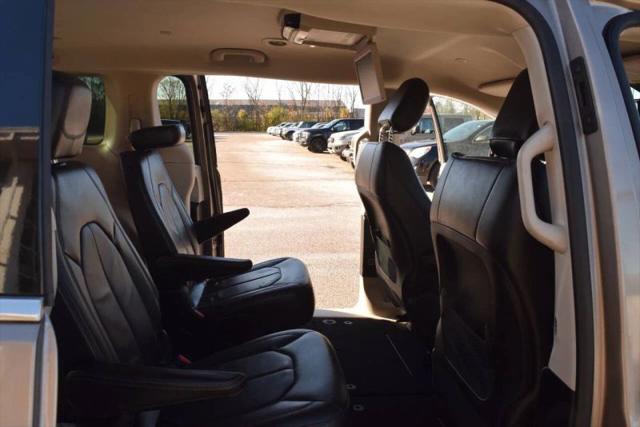 2017 Chrysler Pacifica Touring-L
