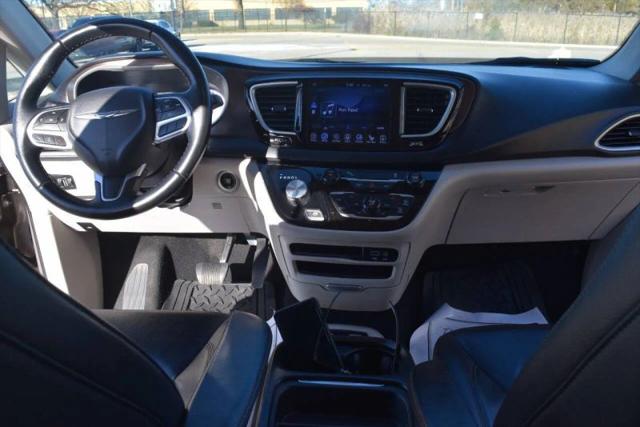 2017 Chrysler Pacifica Touring-L