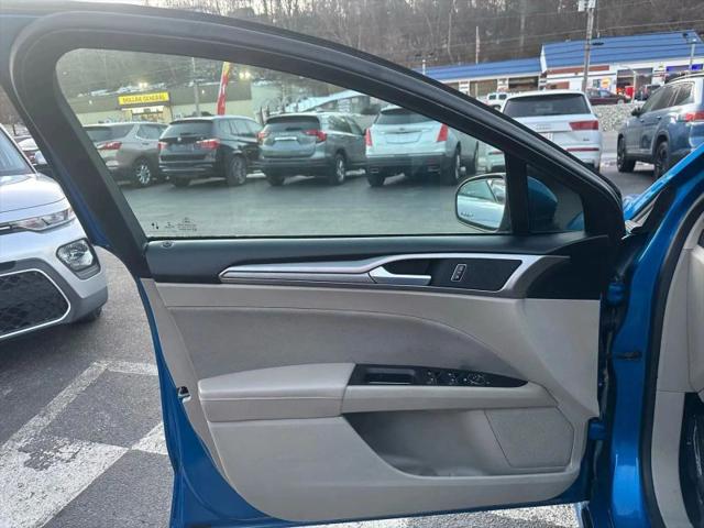 2020 Ford Fusion SE