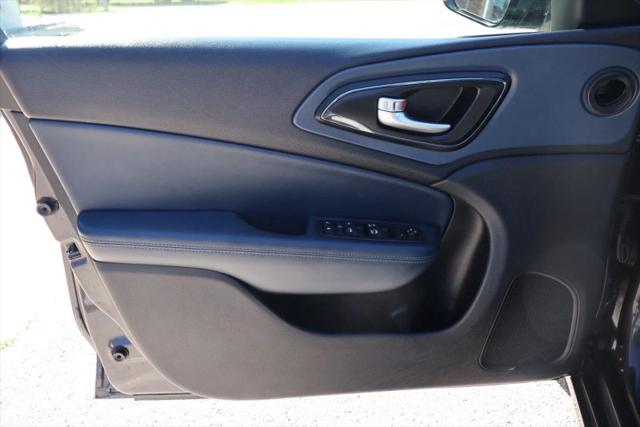2016 Chrysler 200 S