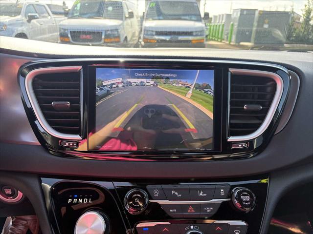 2025 Chrysler Pacifica Select