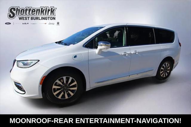 2022 Chrysler Pacifica Hybrid Limited for sale in West Burlington, IA
