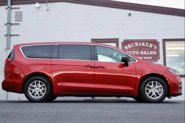 2025 Chrysler Pacifica Select for sale in Myerstown, PA