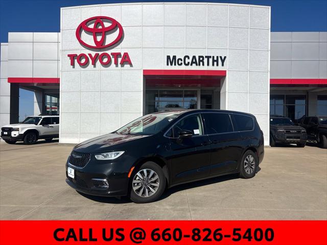 2023 Chrysler Pacifica Hybrid Touring L for sale in Sedalia, MO