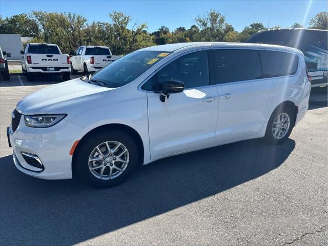 2026 Chrysler Pacifica Select for sale in Greenwood, IN