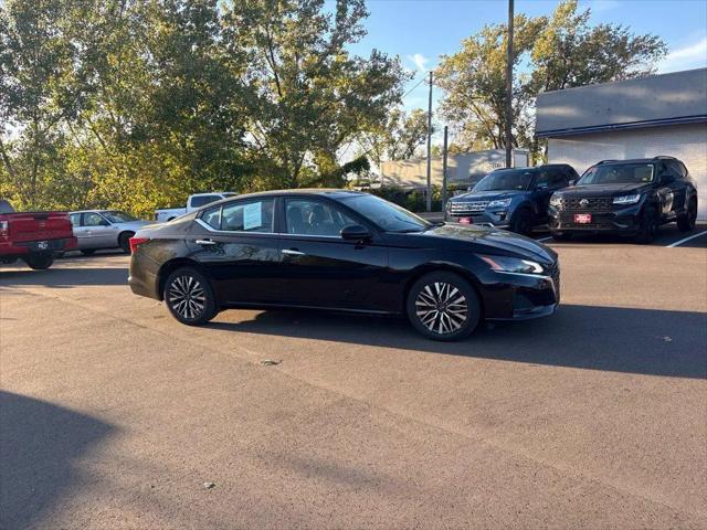2025 Nissan Altima SV FWD for sale in Dubuque, IA
