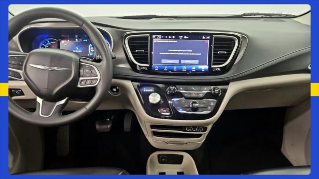 2023 Chrysler Pacifica Hybrid Touring L