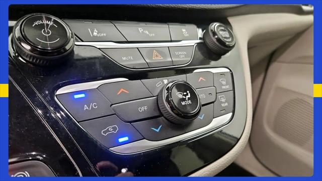 2023 Chrysler Pacifica Hybrid Touring L