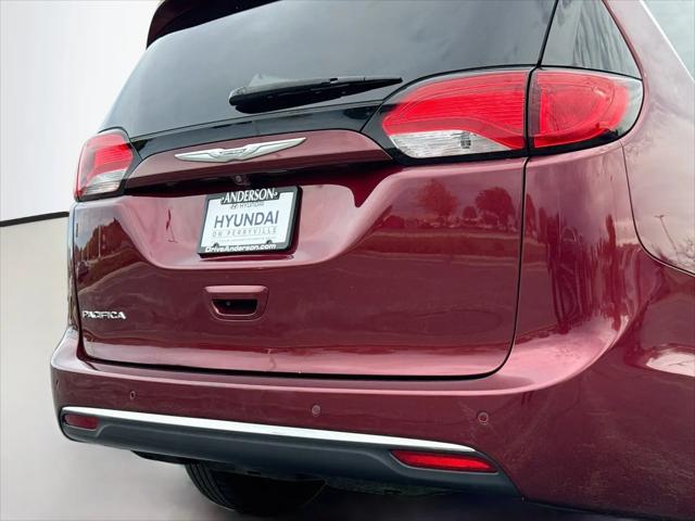 2017 Chrysler Pacifica Touring-L Plus