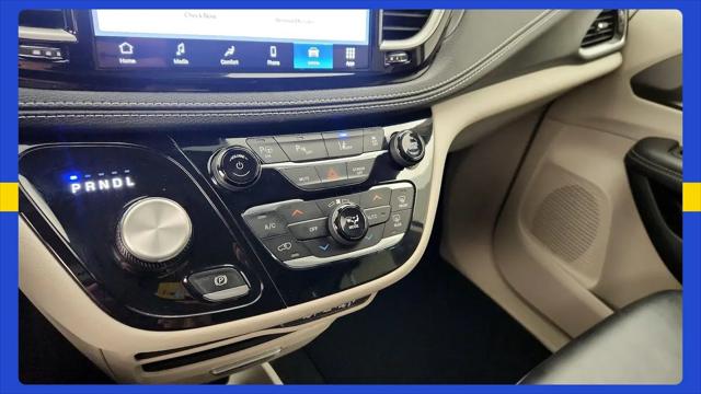 2023 Chrysler Pacifica Hybrid Touring L