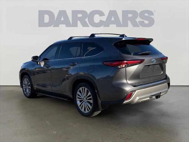 2023 Toyota Highlander Hybrid Platinum