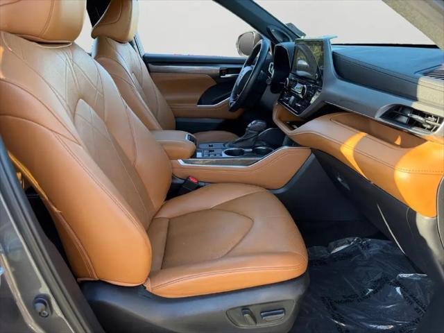 2023 Toyota Highlander Hybrid Platinum