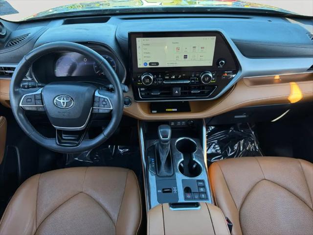 2023 Toyota Highlander Hybrid Platinum