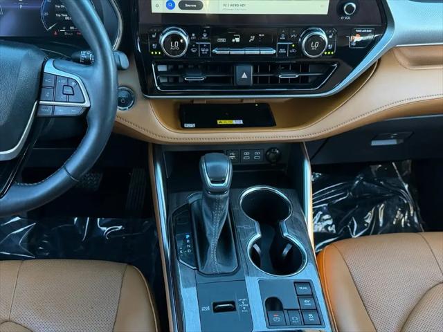 2023 Toyota Highlander Hybrid Platinum