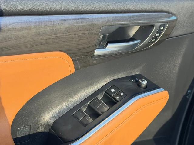 2023 Toyota Highlander Hybrid Platinum