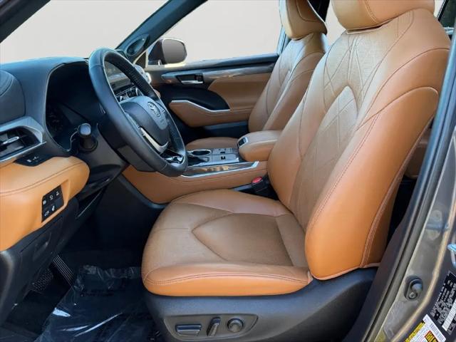 2023 Toyota Highlander Hybrid Platinum