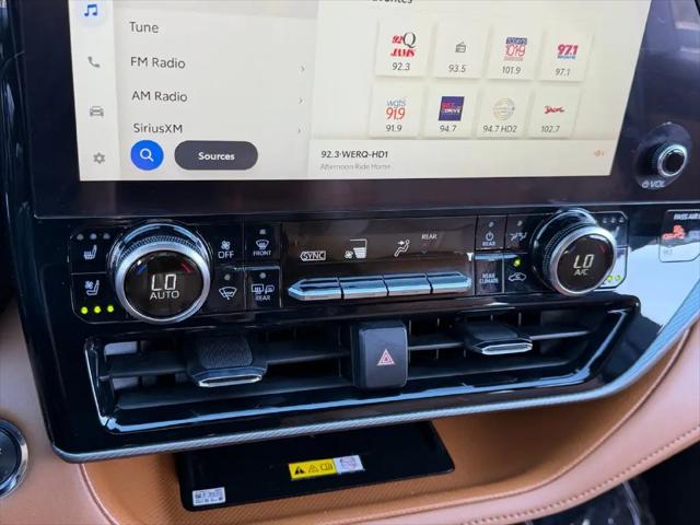 2023 Toyota Highlander Hybrid Platinum