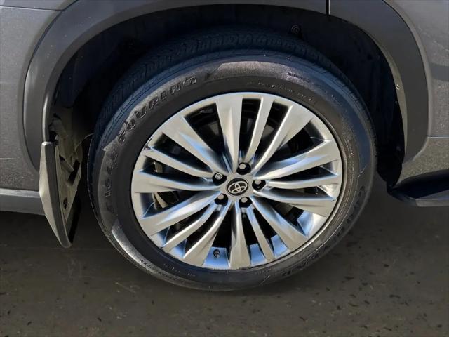 2023 Toyota Highlander Hybrid Platinum
