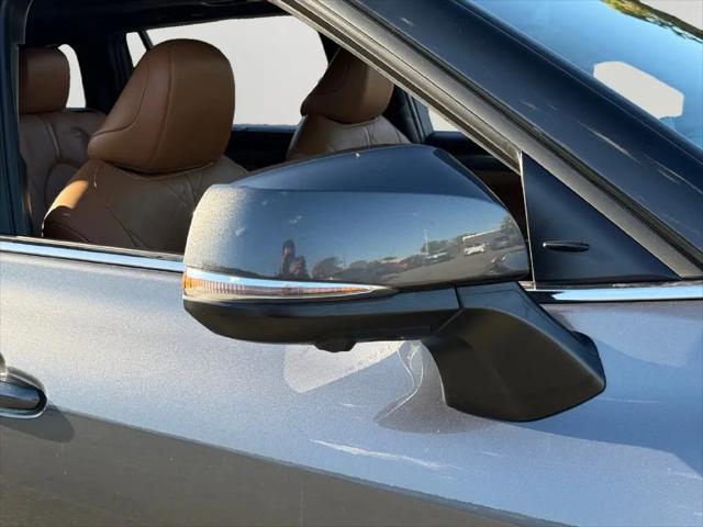 2023 Toyota Highlander Hybrid Platinum