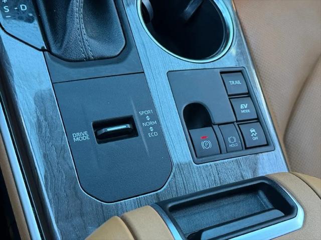2023 Toyota Highlander Hybrid Platinum