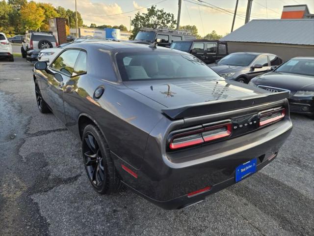 2017 Dodge Challenger SXT Plus