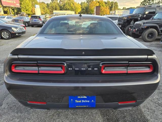 2017 Dodge Challenger SXT Plus