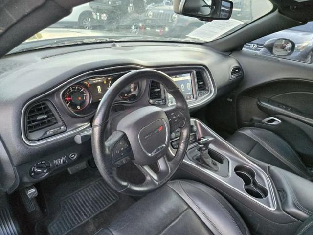 2017 Dodge Challenger SXT Plus